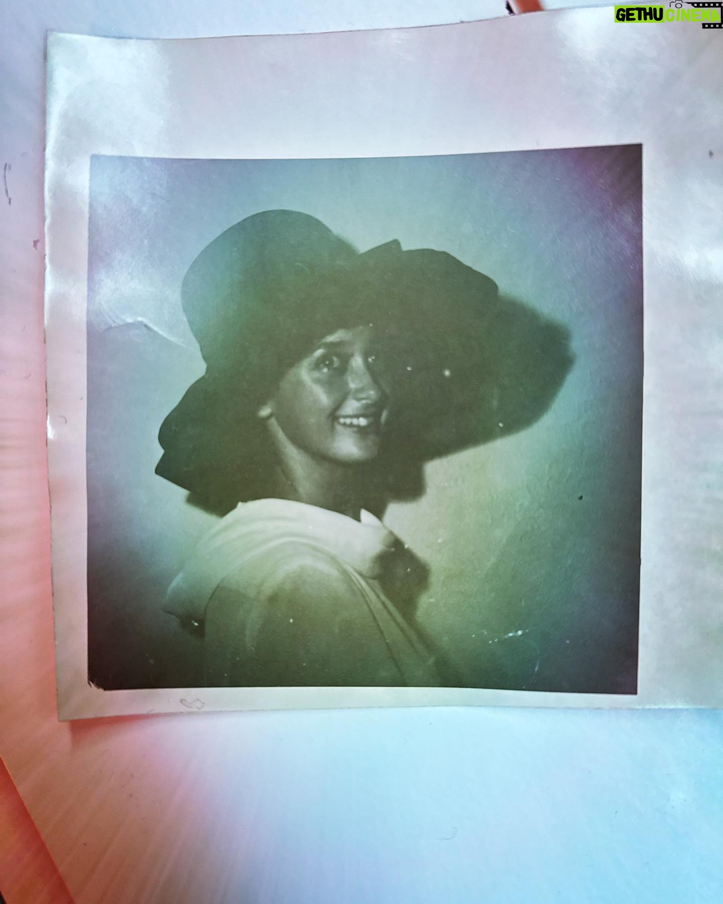 Jennifer Love Hewitt Instagram - Happy Birthday to my angel and greatest mommy ever! I miss you everyday. Today we will celebrate you and look for any sign that you came to visit. I love you so deeply and hope heaven has an awesome cocktail hour for your special day ❤️🥂