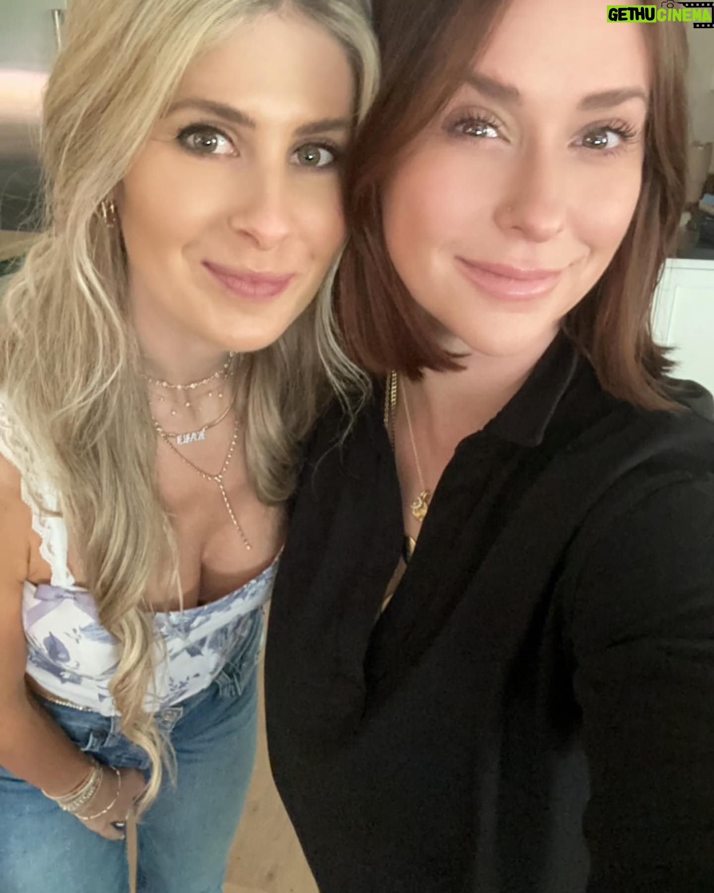 Jennifer Love Hewitt - 70.1K Likes - Had the most awesome mom pause in my day for some beautiful permanent jewelry with @raine_calabasas and @goodcarmastudio The loveliest ladies and a much needed moment to breathe. Thank you so much! 🧡🙏🏻