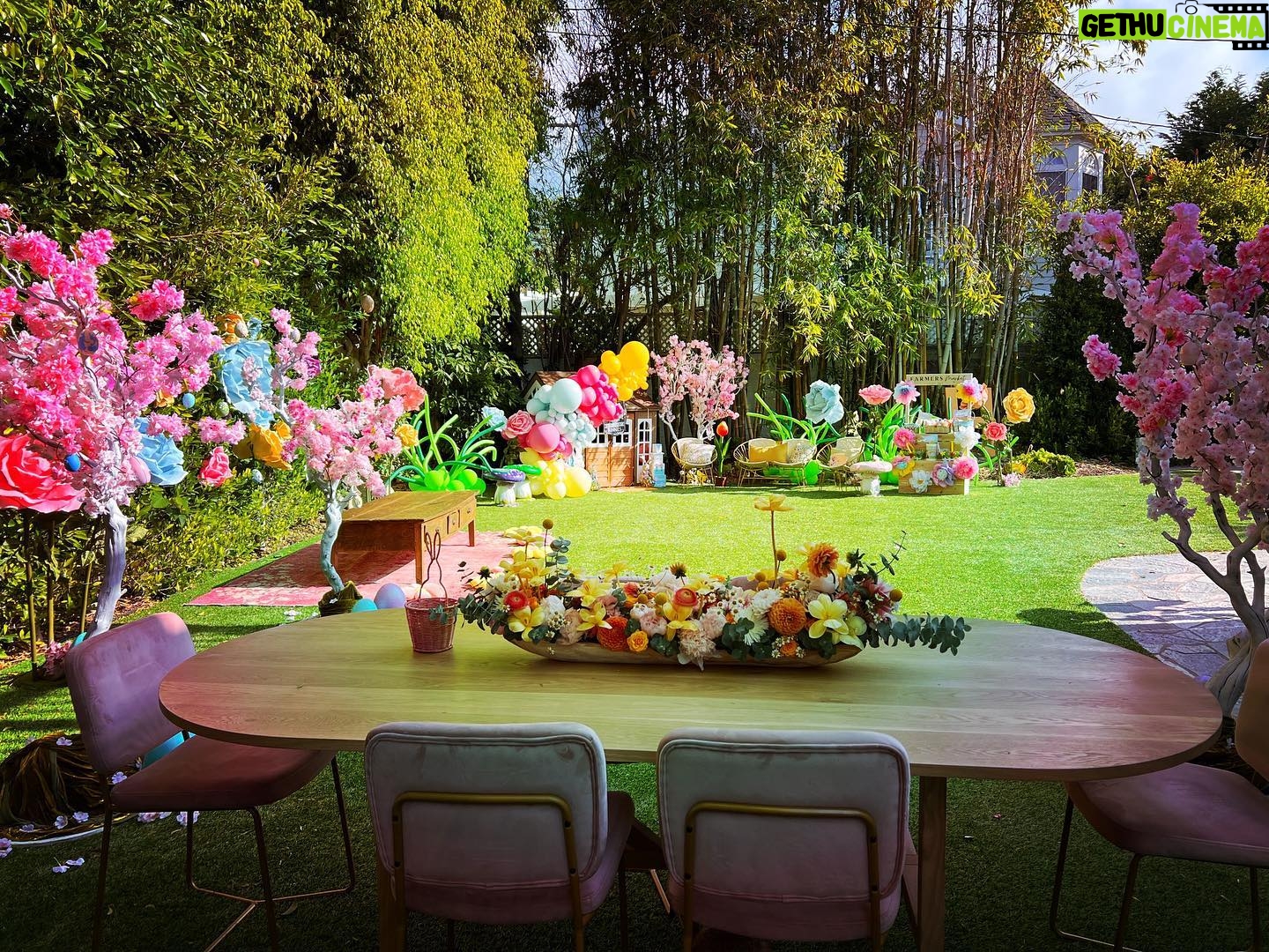 Jennifer Love Hewitt Instagram - Wanted to make Easter extra magical this year! And with the help of magical people we did. @whambamevents @wolfferwine @balloonandpaper @foundrentalco @midsummermother