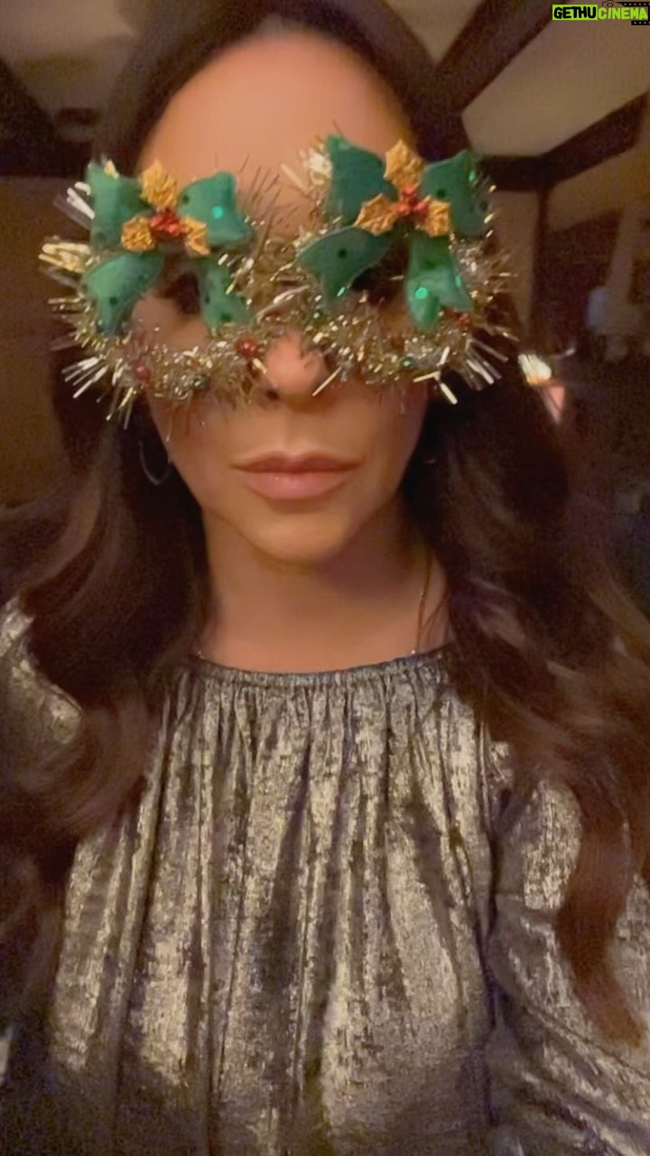 Jennifer Love Hewitt Instagram - The holiday junkie spreading Xmas cheer!