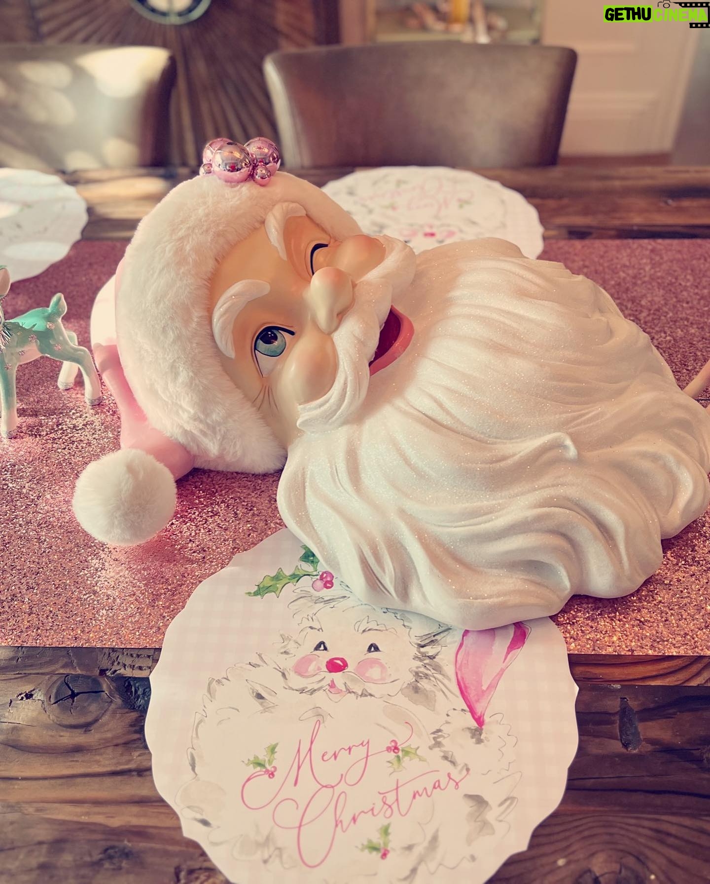 Jennifer Love Hewitt Instagram - I also did a little pastel Christmas this year for my sweet Autumn. @bonjourfete and @holidaywarehouse helped us make our girly dreams come true