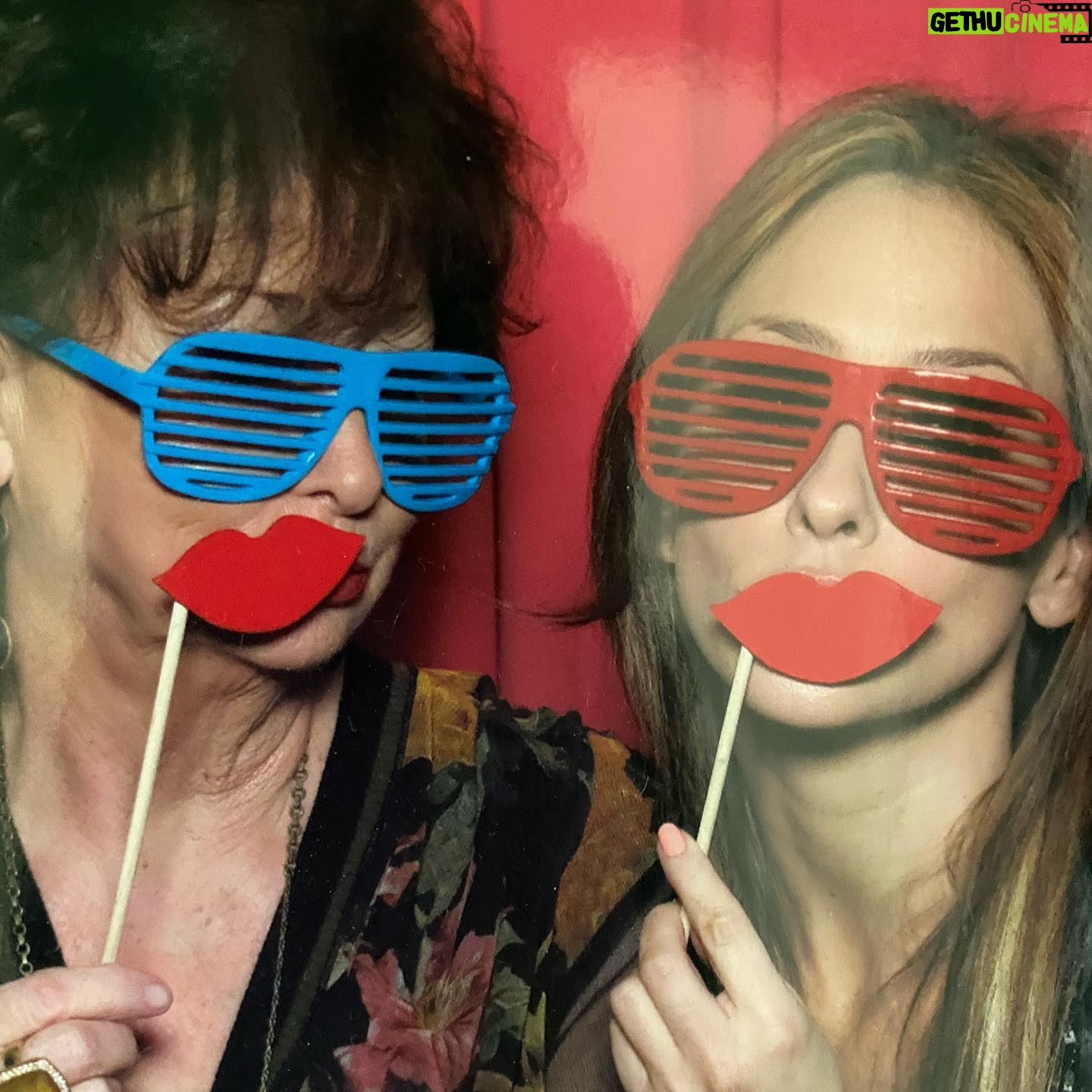 Jennifer Love Hewitt Instagram - Of course your birthday is on International Women’s Day! Best woman I know! So lucky to have called you mine. Love you Mom ❤️ Happy Birthday! I sure hope heaven knows how to party because you deserve a celebration today. #internationalwomensday