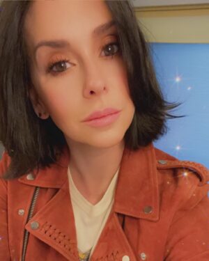Jennifer Love Hewitt Instagram - Oh Maddie how I have missed you. Since you’ve been gone we both have changed. But coming back together feels good. See you guys in March. @911onfox