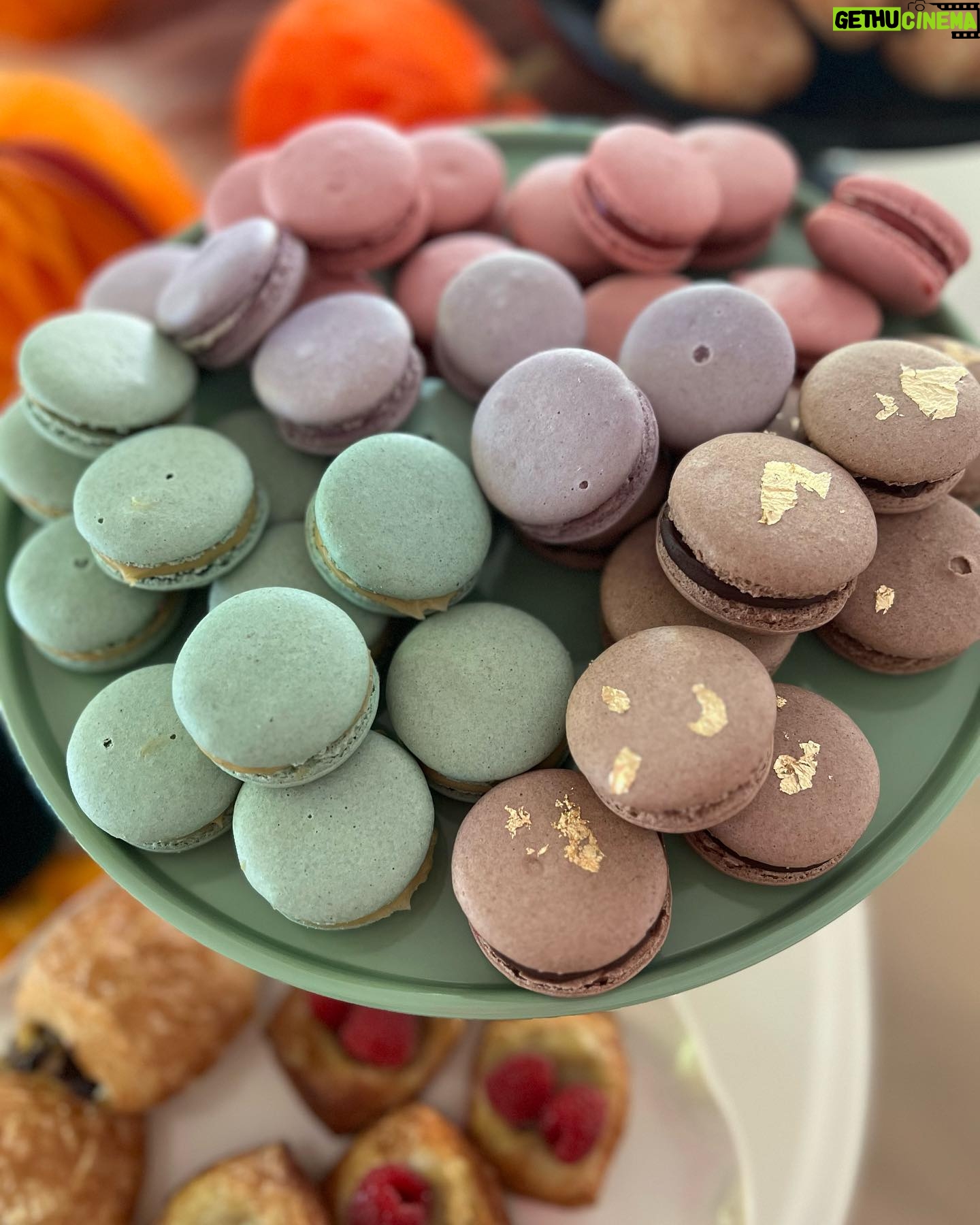 Jennifer Love Hewitt Instagram - And when I reached out to @_maisonmacha for the perfect Parisian treats for the party she amazed everyone. With not only incredible taste but beauty! It’s was so special and we are very grateful. 🧡