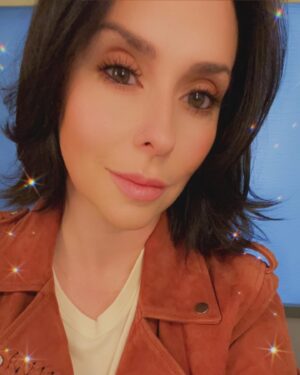 Jennifer Love Hewitt Instagram - Oh Maddie how I have missed you. Since you’ve been gone we both have changed. But coming back together feels good. See you guys in March. @911onfox