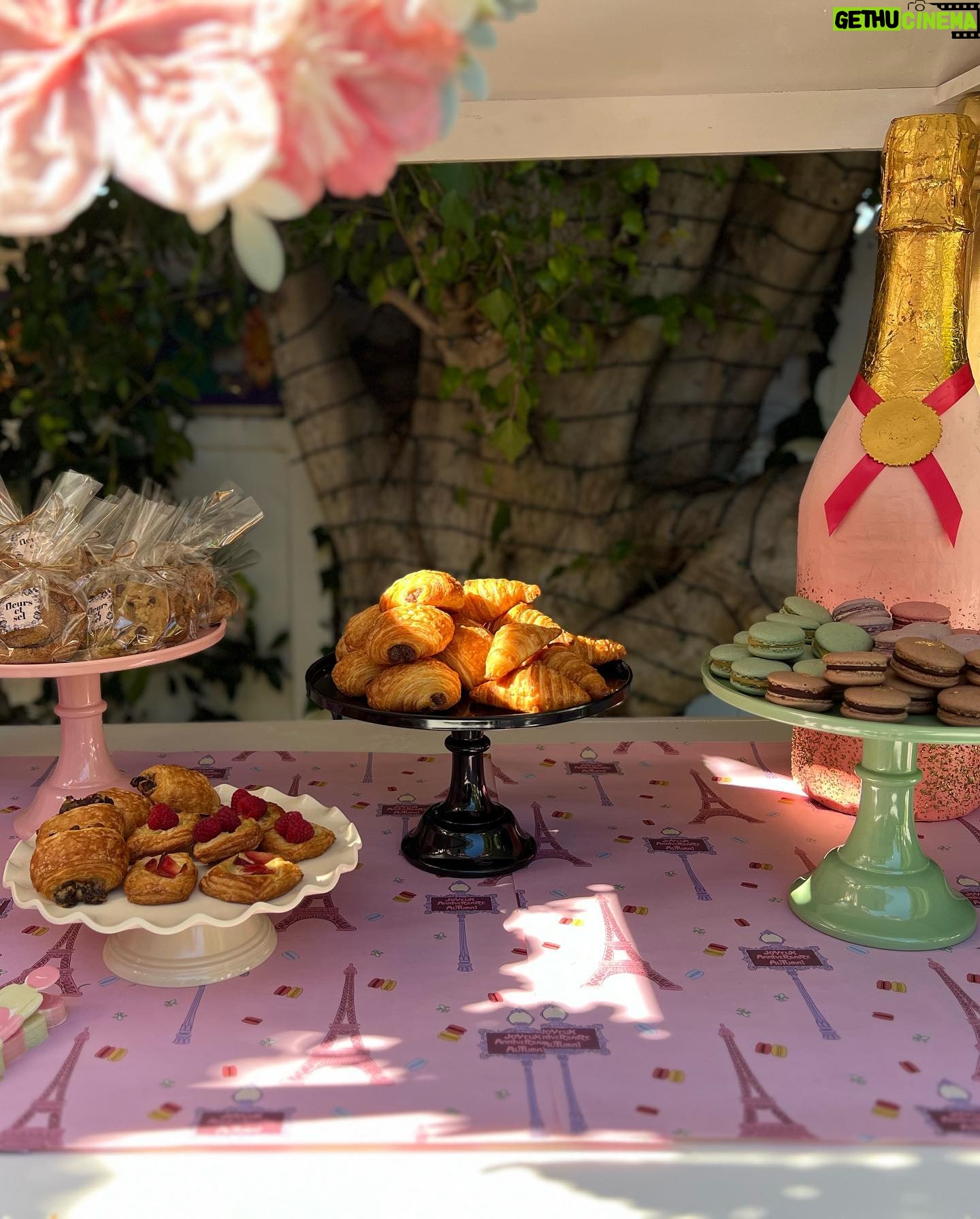 Jennifer Love Hewitt Instagram - And when I reached out to @_maisonmacha for the perfect Parisian treats for the party she amazed everyone. With not only incredible taste but beauty! It’s was so special and we are very grateful. 🧡