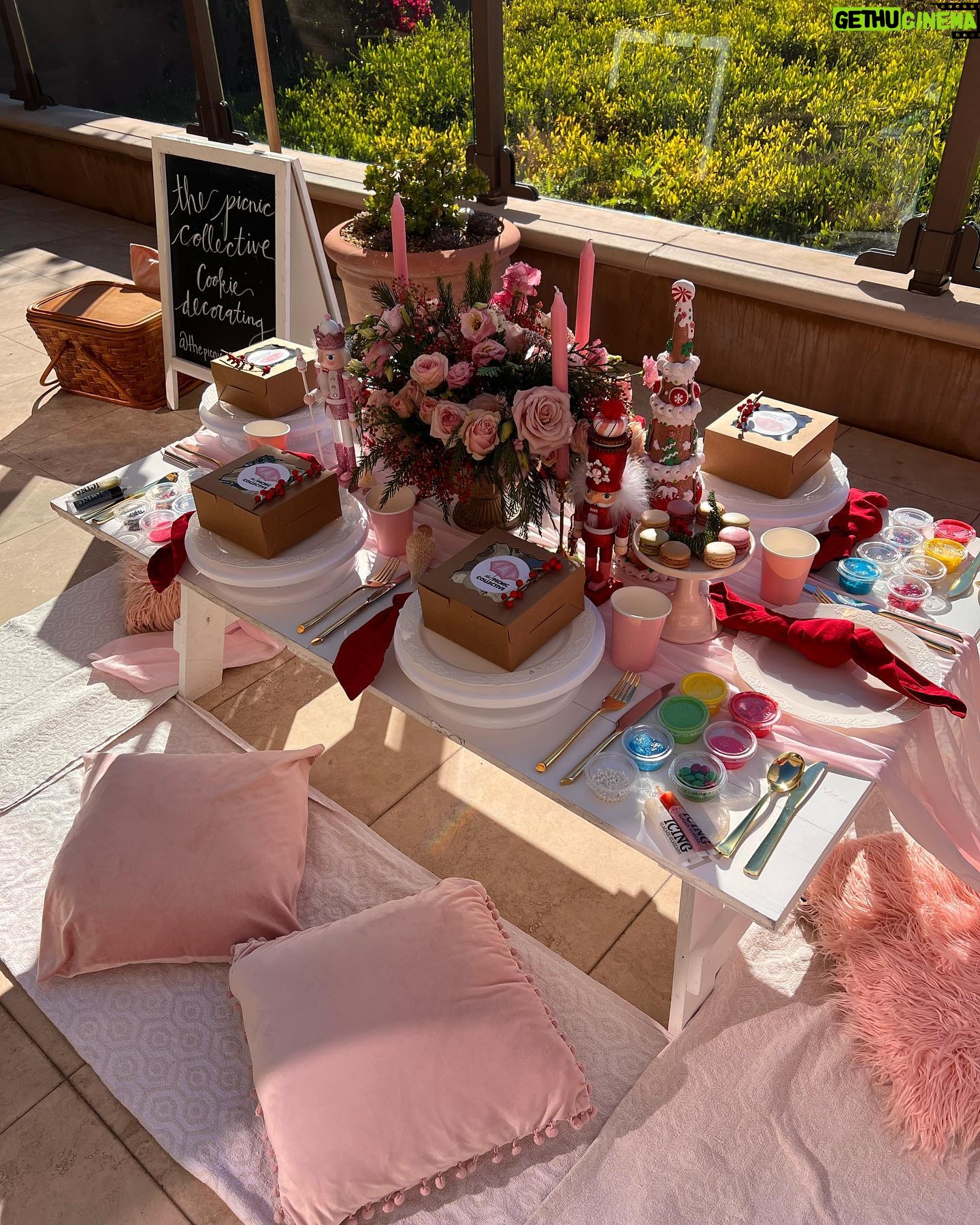 Jennifer Love Hewitt Instagram - @thepicnic.collective helped me give my kids the most festive and sweet decorating station. It was so fun and magical!