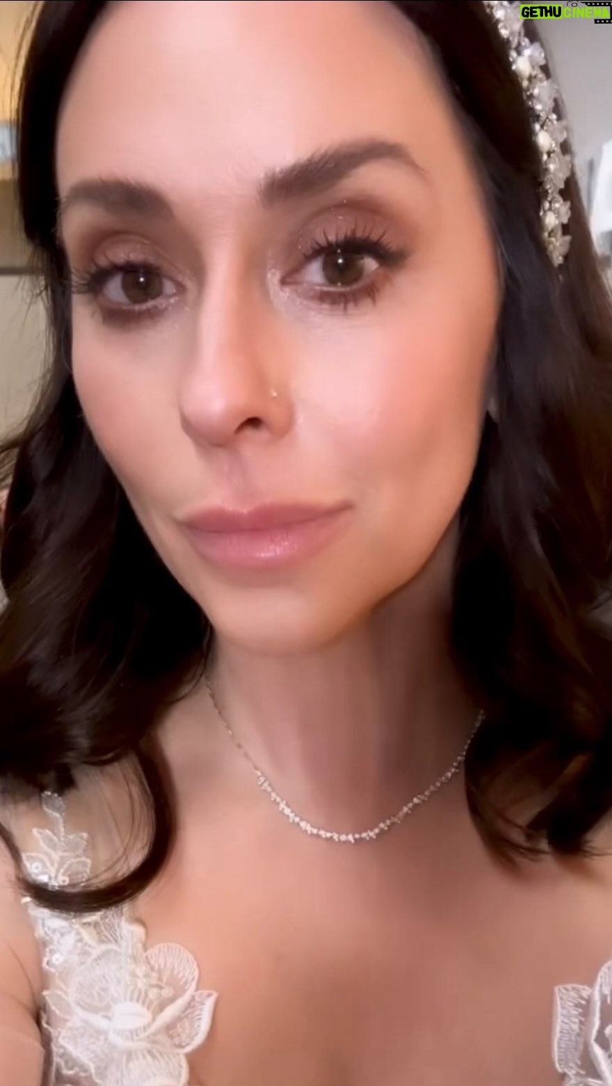 Jennifer Love Hewitt - 39.8K Likes - Dress? Perfect. Venue? Perfect. Groom? No where to be found.