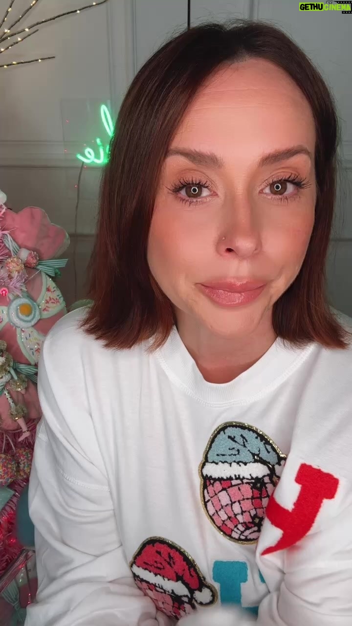 Jennifer Love Hewitt - 35.3K Likes - The Holiday Junkie went live with @peaceofminddesignssc take a look at our holiday decor collab and go shop @peaceofminddesignssc
Love to all