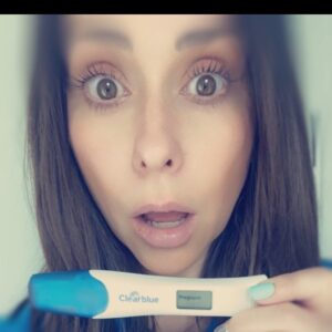 Jennifer Love Hewitt Instagram - Oh baby! We have another one on the way. So excited to finally share this news with all of you. Thank you @clearblue for being part of our journey and giving us a platform to share this news! #ClearbluePartner #ClearblueConfirmed. 
 
As part of this exciting moment, I want to help raise awareness for Clearblue partner @marchofdimes and their #ItStartsWithMom campaign – which helps provide moms and soon-to-be moms with resources and information on all topics ranging from getting ready to be a mom to maternal mental health and wellness. I encourage you to check out their website and Instagram to see how you can help support women to feel better prepared for pregnancy and what’s to come.