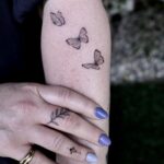 Jennifer Love Hewitt Instagram - butterflies for her kids and some finger adornments for the sweetest @jenniferlovehewitt 🦋☀️🌿 ________________________________________________________#losangeles #butterflytattoo #art #blackwork #fingertattoos #tattoo #inked #nyc #illustration #finelinetattoo #onlythedarkest #blackworkers #blackworkerssubmission #blackworktattoo #tattooing #tattoodo #inkstinctsubmission #tattrx #equillatera #taot #btattooing #blacktattoonow #tattooideas #linkforink #thinkbeforeuink #theartoftattoos