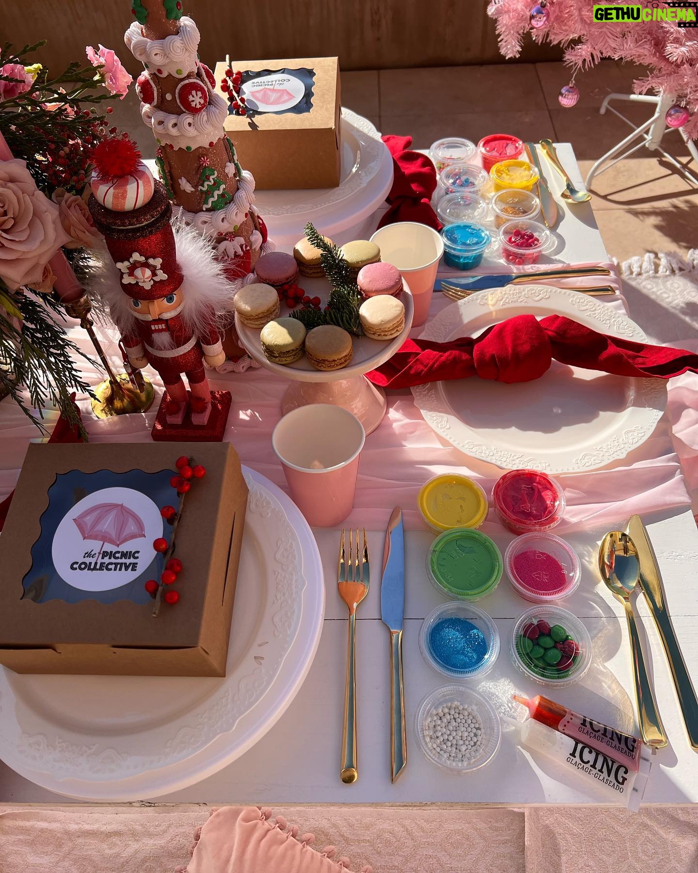 Jennifer Love Hewitt Instagram - @thepicnic.collective helped me give my kids the most festive and sweet decorating station. It was so fun and magical!