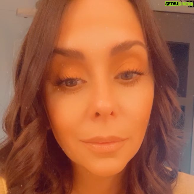 Jennifer Love Hewitt - 33.8K Likes - Oh my gosh!!! I am so excited and grateful to all of you!!! 1 million followers! Thanks from the bottom of my heart! ❤️❤️