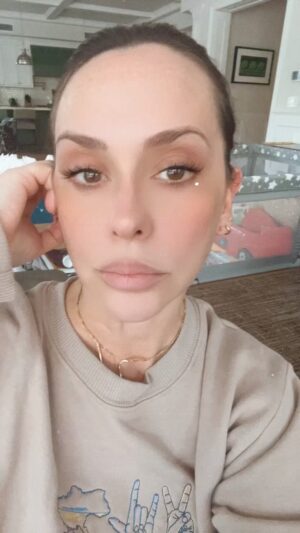 Jennifer Love Hewitt Instagram - 