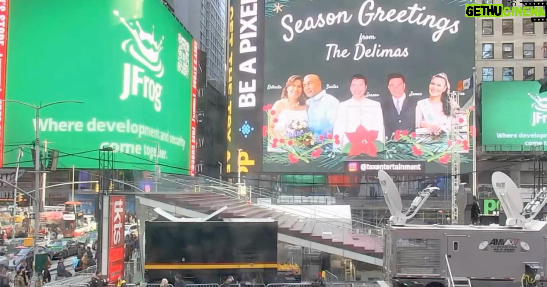 Jennifer Messina Instagram - A time square moment for “It Gets Better.” #timesquare #itgetsbetter @_oceandesigns @nathanwalters @timessquarenyc