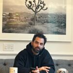 Jennifer Morrison Instagram – My heart is full when this is how I start the day. @gerardocelasco #avathedog ☕️ @george_byrne #art