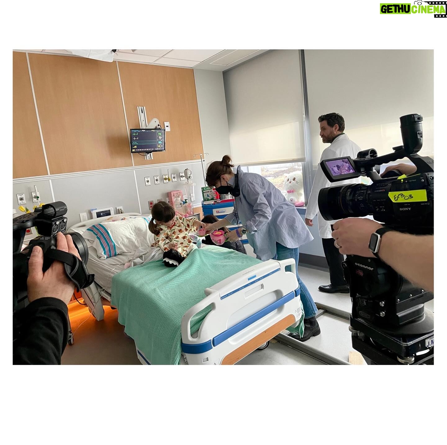 Jennifer Morrison Instagram - A behind the scenes look at directing these emotional scenes from #DRDEATH season 2, based on a true story. All episodes now streaming on @peacock.