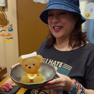 Jennifer Tilly Instagram - A visit to Bear Cafe 🐻🐻‍❄️🧸 #Tokyo 
Hokkaido Menkoinabe  Kumachan Onsen