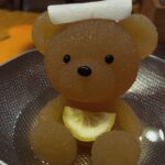 Jennifer Tilly Instagram - A visit to Bear Cafe 🐻🐻‍❄️🧸 #Tokyo Hokkaido Menkoinabe Kumachan Onsen