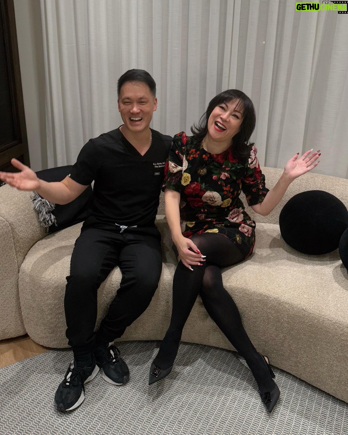 Jennifer Tilly Instagram - Happy birthday @sjscanada! 🎂 Here Shawn is fixing me up at his male clinic in Toronto (even though I am not technically male.😆) @belmont_clinic