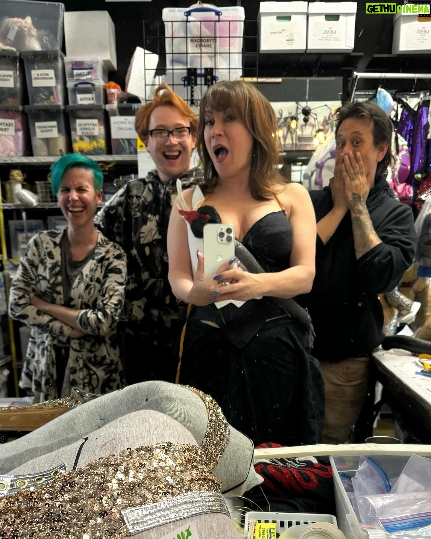 Jennifer Tilly Instagram - Had a fitting today at @marcosquared for my costume for @suttonstracke’s surrealism ball! 👩🎤👩🏼🎨👸🏻🧝🏻♀️🦢 #rhobh