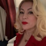 Jennifer Tilly Instagram - When plot lines collide: Tiffany at the White House! #chuckyseason3 #chuckybehindthescenes #chuckytvseries #chucky #tiffanyvalentine