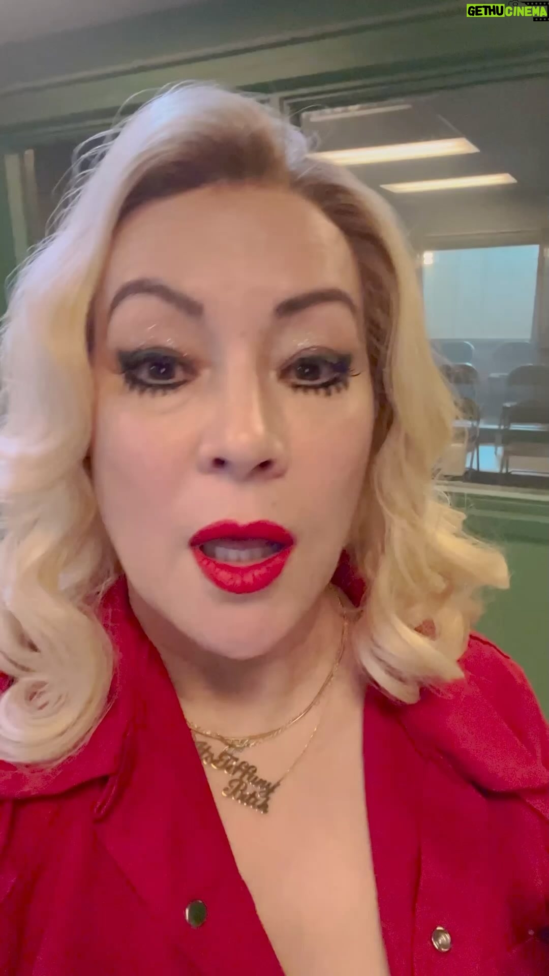 Jennifer Tilly Instagram - join me on the other side, tiff. #chucky #chuckyseason3 @jennifertilly