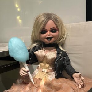 Jennifer Tilly Instagram - Tiffany knew I was feeling bad, so she made me my favorite food: cotton candy! 🍭 💗🥰