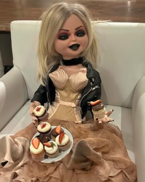 Jennifer Tilly Instagram - And a good time was had by all… especially Tiffany! 😆
The #Chucky finale party. 🥳🧁🍷🍿
#ChuckySeason3 #chuckytvseries #tiffanyvalentine