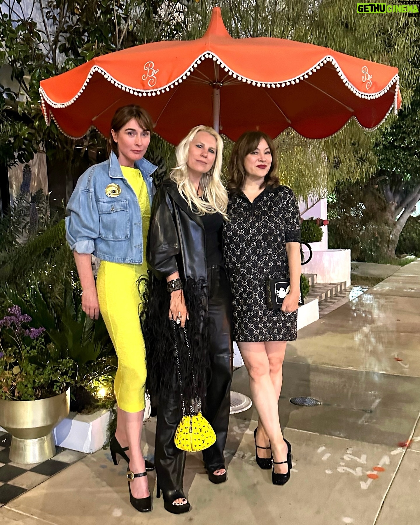 Jennifer Tilly Instagram - Dinner with @luckymeeluckyu and @corinamihailalarpin at the Bird Streets Club.