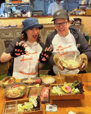 Jennifer Tilly Instagram - A visit to Bear Cafe 🐻🐻‍❄️🧸 #Tokyo 
Hokkaido Menkoinabe  Kumachan Onsen