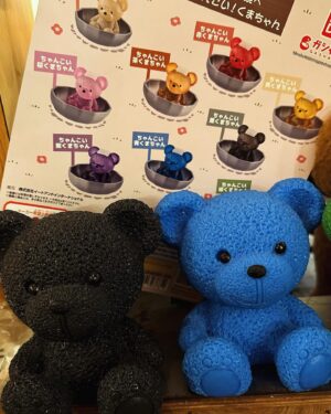 Jennifer Tilly Instagram - A visit to Bear Cafe 🐻🐻‍❄️🧸 #Tokyo 
Hokkaido Menkoinabe  Kumachan Onsen