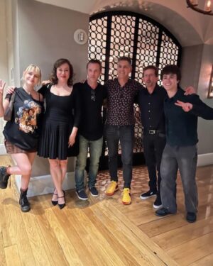 Jennifer Tilly Instagram - And a good time was had by all… especially Tiffany! 😆
The #Chucky finale party. 🥳🧁🍷🍿
#ChuckySeason3 #chuckytvseries #tiffanyvalentine