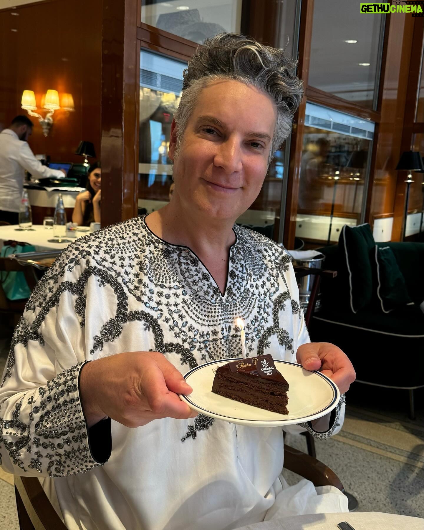 Jennifer Tilly Instagram - Happy birthday luncheon for the wonderful Cameron Silver! Special guest star: @jeffsnyder1 Caftans and cake for everyone! 🥳