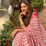 Jennifer Winget Instagram - Traditional chic ❣️ #sareeslay
