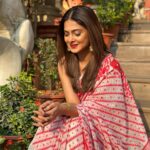 Jennifer Winget Instagram - Traditional chic ❣️ #sareeslay