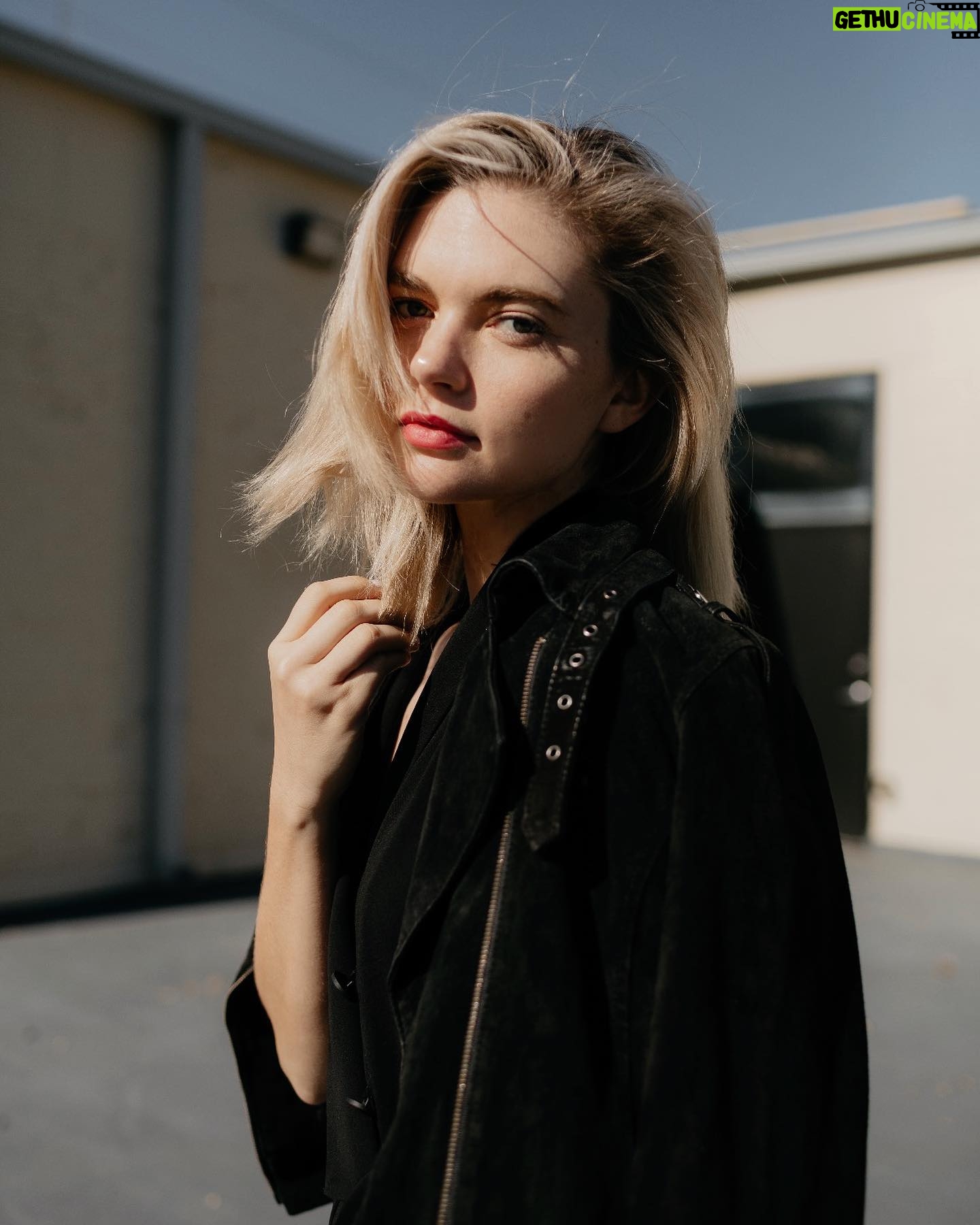 Jenny Boyd - 178.8K Likes - 🖤
. Same ol pre-covid shoot with @michellescottphoto x