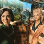 Jenny Boyd Instagram - ‘You know how to whistle, don’t you Steve?’ 🌺 Huge shoutout to our incredibly talented team who made this episode look so amazing. Firstly to @awnola our costumes goddess 😍 and also to @sirvictorjonesmoore head of hair and mikelovesnerds head of mu 💋 and to @amelianaireshair for these locks