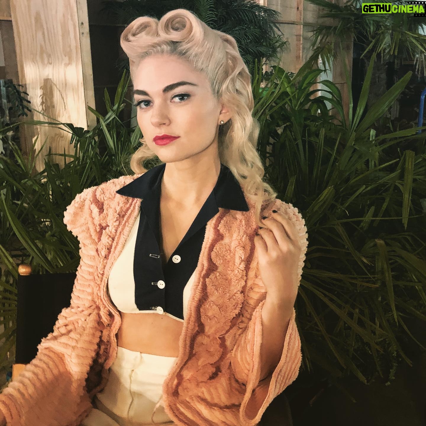 Jenny Boyd - 166.4K Likes - ‘You know how to whistle, don’t you Steve?’ 🌺
Huge shoutout to our incredibly talented team who made this episode look so amazing. Firstly to @awnola our costumes goddess 😍 and also to @sirvictorjonesmoore head of hair and mikelovesnerds head of mu 💋 and to @amelianaireshair for these locks