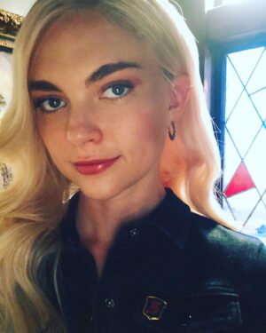 Jenny Boyd Instagram - When you feel and look really sick but then you have an entire team of people to make you not look sick and then you feel fly 💆🏼‍♀️💅🏻💄