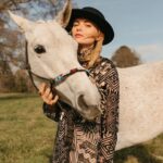 Jenny Boyd Instagram - Alpine & Jenny @michellescottphoto 📸 @kellysclosetatl & @ruedeseinebridal 👗