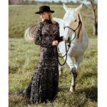 Jenny Boyd Instagram - Alpine & Jenny @michellescottphoto 📸 @kellysclosetatl & @ruedeseinebridal 👗