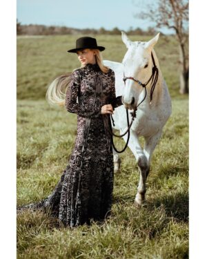 Jenny Boyd Instagram - Alpine & Jenny 
@michellescottphoto 📸 
@kellysclosetatl & @ruedeseinebridal 👗