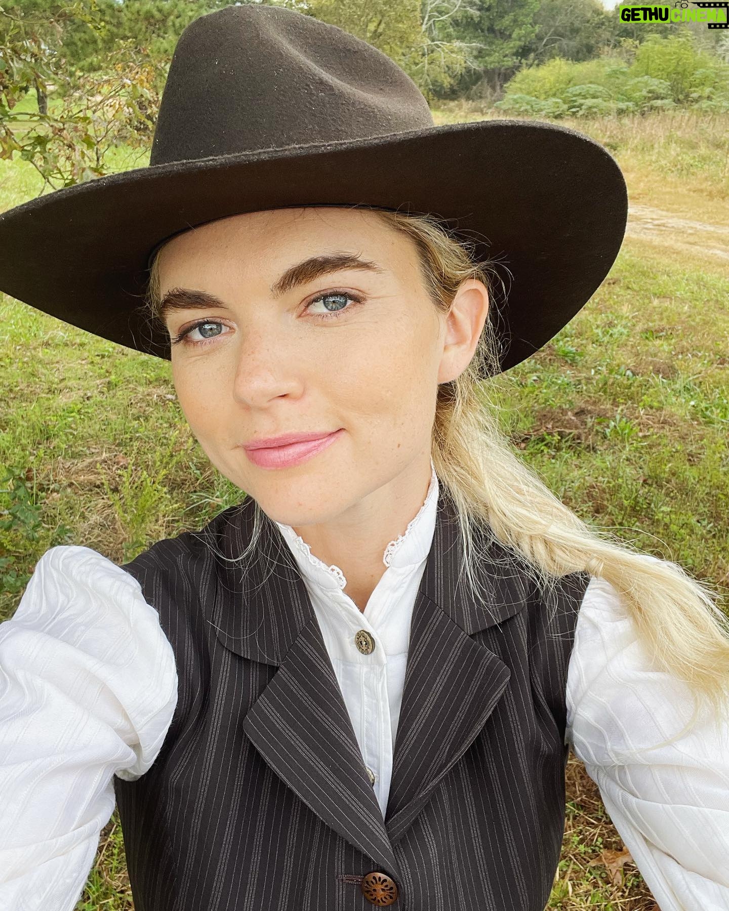 Jenny Boyd - 105.1K Likes - ‘Someplace Far Away From All This Violence’
Huge Thank You to Writers Jose Molina & Hannah Rosner, Director Barbra Brown, Costume Designer @jennifermaydesigns and the rest of the incredible hardworking crew! Also, to Rhoni the Pony 🐴🤩
