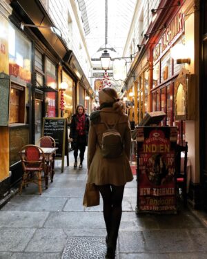 Jenny Boyd Instagram - Bonne Année 🎊🥂🥐 🇫🇷