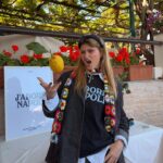 Jenny De Nucci Instagram – 🍋🍋
nella terza foto c’è un indovinello: quale sono io e qual è il golden retriever? livello: abb difficile ame