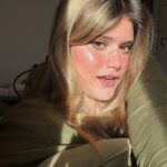 Jenny De Nucci Instagram - Quando torno a casa da un evento o da una serata l’unica cosa che vorrei fare è infilarmi nel letto per dormire, ma l’amore per la mia pelle batte tutto! Struccare e detergere la pelle del nostro viso è un atto d’amore e di igiene personale non da poco, e se proprio siamo stanchi c’è la linea Acnestil di Rilastil, che ha solo 3 passaggi! E voi, l’avete provata? @rilastil #Rilastil #adv #Acnestil #Acnemay