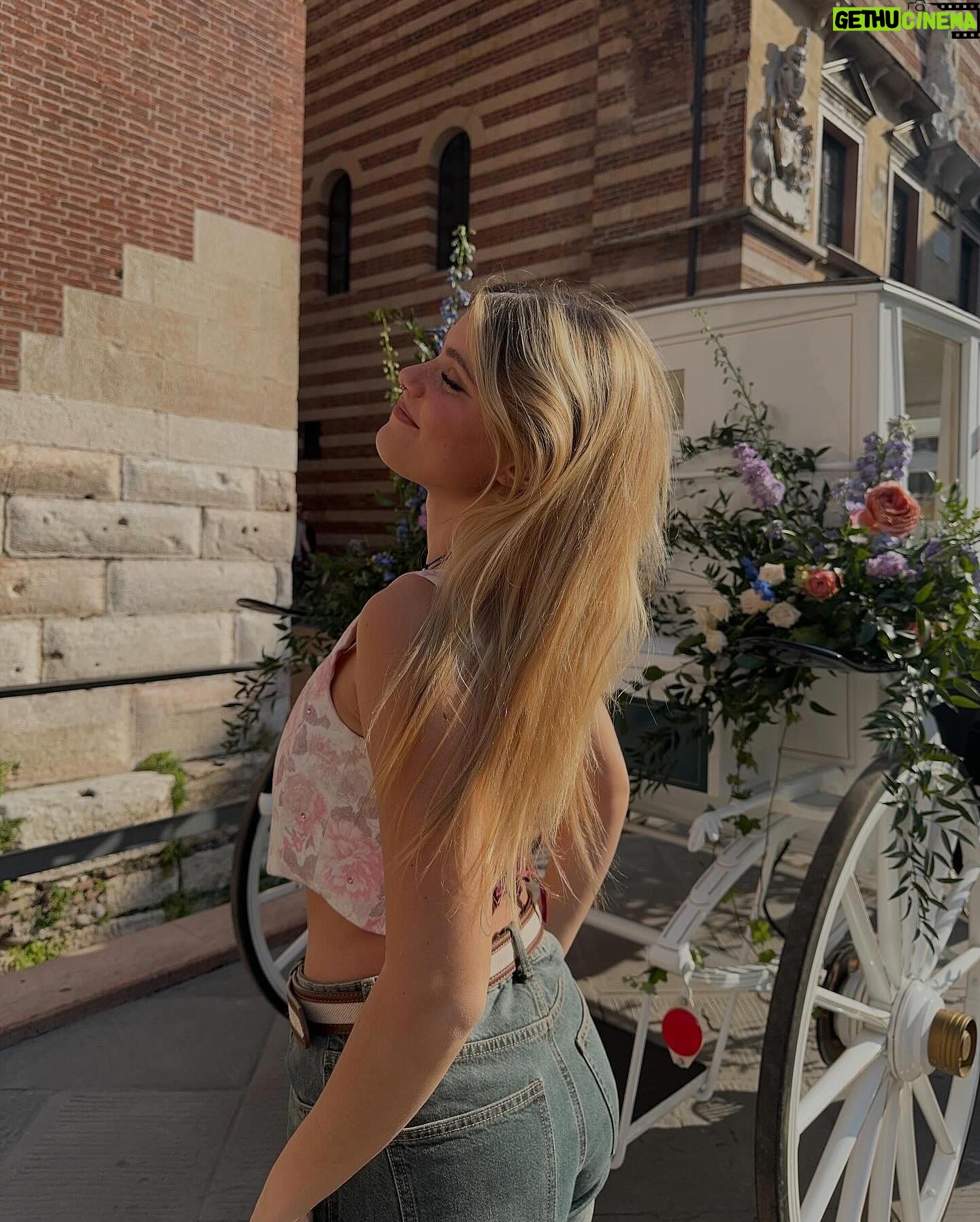Jenny De Nucci - 3 Likes - 🎀🧁✨🍯 I <3 Verona 🍭💗😋🎀