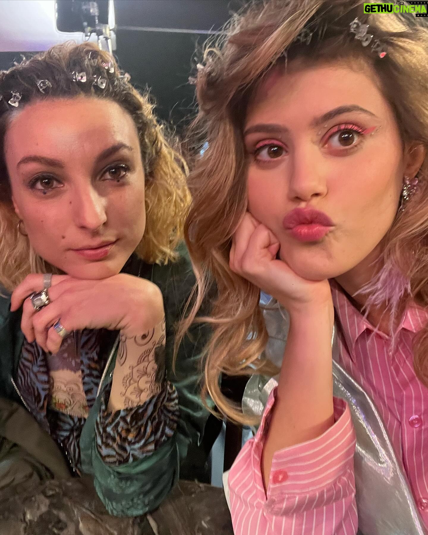 Jenny De Nucci Instagram - “Pensati Sexy” sarà disponibile su @primevideoit dal 12 Febbraio. In questo film sono Lara e spero di strapparvi un sorriso.🎀 Ne voglio approfittare per ringraziare dal profondo del mio cuore tutte le anime stupende che ho conosciuto su questo set partendo dalla REGGISSA dei sogni @la_andreozzi_official a tutto il cast / crew / produzione con cui ho passato dei giorni stupendi sul set, avete reso le settimane di riprese morbide come delle nuvole. Quindi grazie GRAZIE GRAZIE A TUTTI (che rosicata non ho foto con tutti voglio piagne) 🤍🤍 @fabulapictures @cdastudiodinardo @wannabemgmt @andreasmercante
