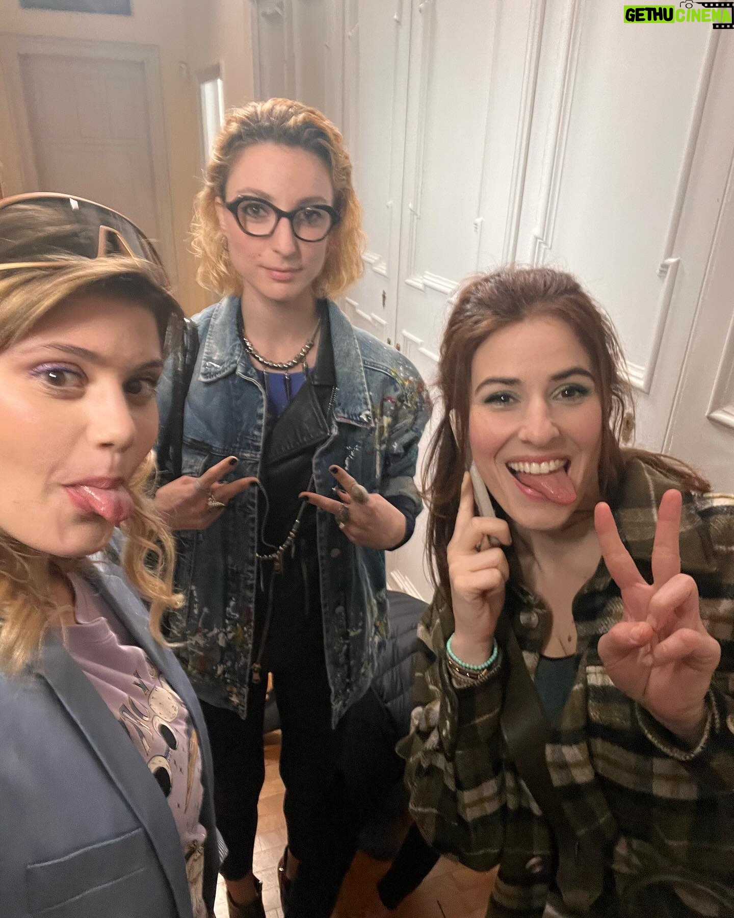 Jenny De Nucci Instagram - “Pensati Sexy” sarà disponibile su @primevideoit dal 12 Febbraio. In questo film sono Lara e spero di strapparvi un sorriso.🎀 Ne voglio approfittare per ringraziare dal profondo del mio cuore tutte le anime stupende che ho conosciuto su questo set partendo dalla REGGISSA dei sogni @la_andreozzi_official a tutto il cast / crew / produzione con cui ho passato dei giorni stupendi sul set, avete reso le settimane di riprese morbide come delle nuvole. Quindi grazie GRAZIE GRAZIE A TUTTI (che rosicata non ho foto con tutti voglio piagne) 🤍🤍 @fabulapictures @cdastudiodinardo @wannabemgmt @andreasmercante